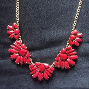 Gold Tone Bid Type Necklace With Red Stones